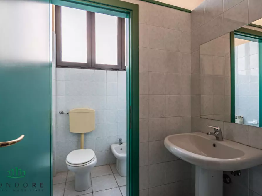 Immagine 15 di Negozio in vendita  in via Camillo Procaccini a Bologna