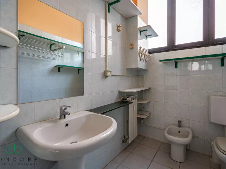 Immagine 17 di Negozio in vendita  in via Camillo Procaccini a Bologna