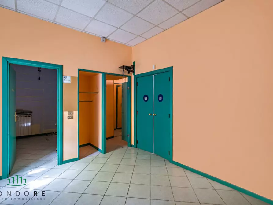 Immagine 18 di Negozio in vendita  in via Camillo Procaccini a Bologna