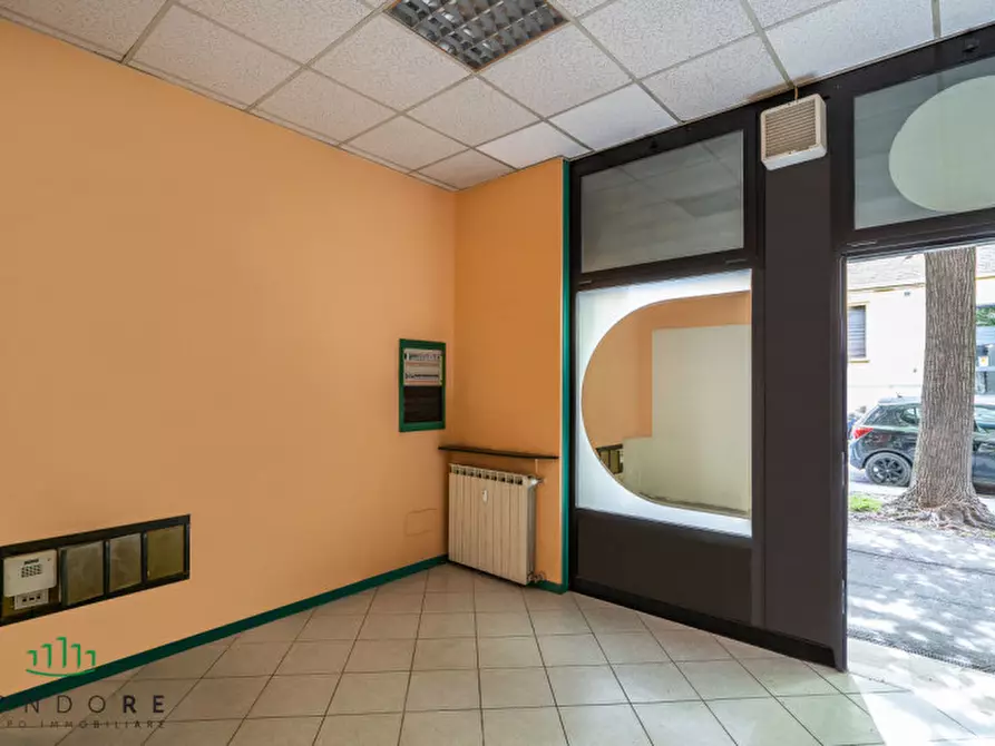 Immagine 19 di Negozio in vendita  in via Camillo Procaccini a Bologna