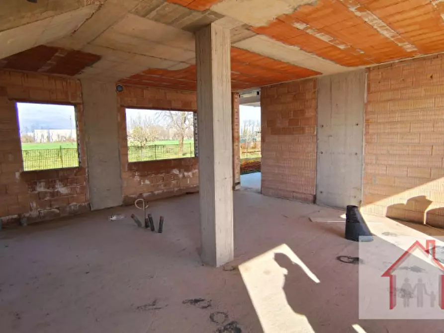 Immagine 1 di Casa bifamiliare in vendita  a Giavera Del Montello