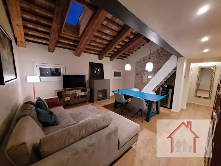 Immagine 1 di Attico in vendita  a Montebelluna