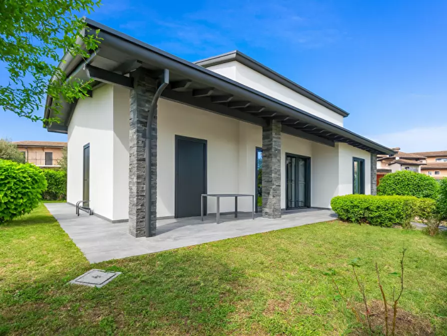 Immagine 1 di Villa in vendita  in S. Bernardino a Montichiari
