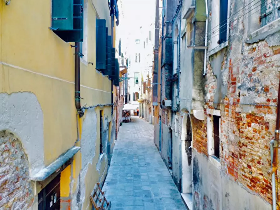 Immagine 2 di Appartamento in vendita  in Rio Terra' del Bagatin, 5567 a Venezia