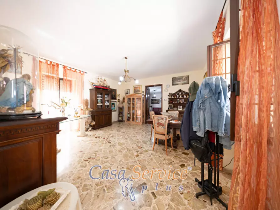 Immagine 3 di Villa in vendita  in Via Giuseppe Galliano a Casarano