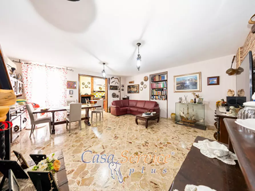 Immagine 24 di Villa in vendita  in Via Giuseppe Galliano a Casarano