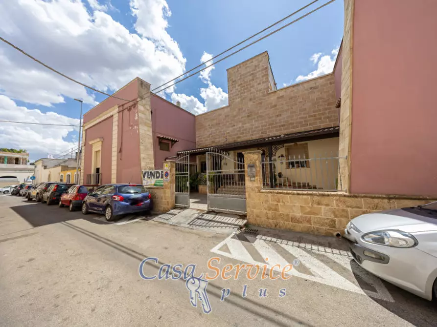 Immagine 32 di Villa in vendita  in Via Giuseppe Galliano a Casarano