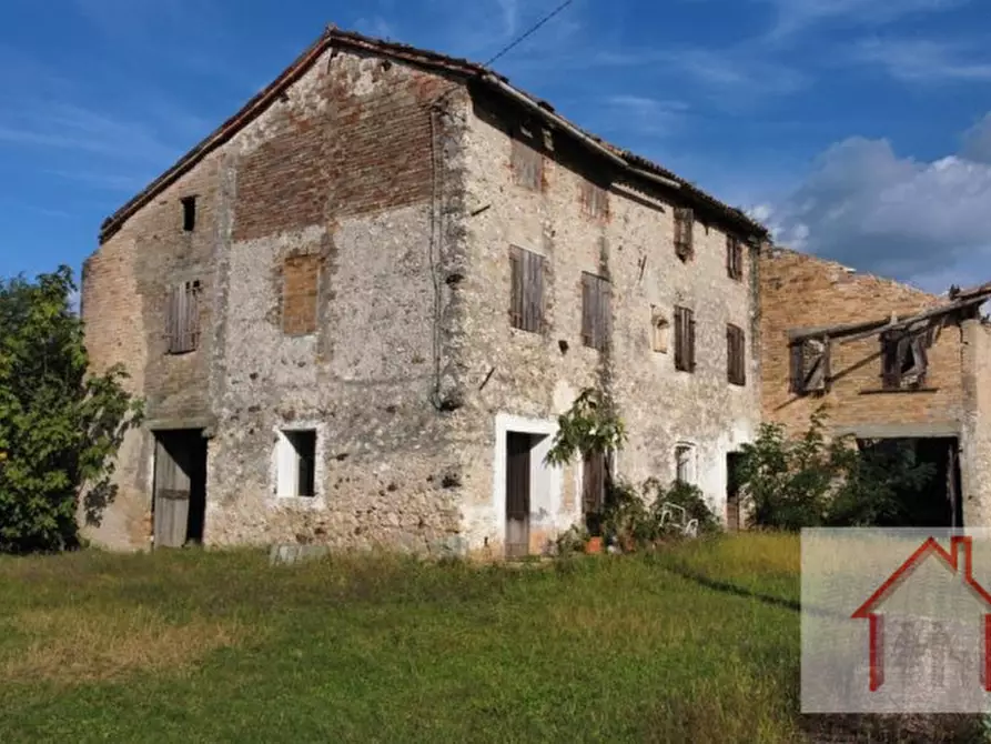 Immagine 2 di Rustico / casale in vendita  in Via Eligio Porcù a Volpago Del Montello