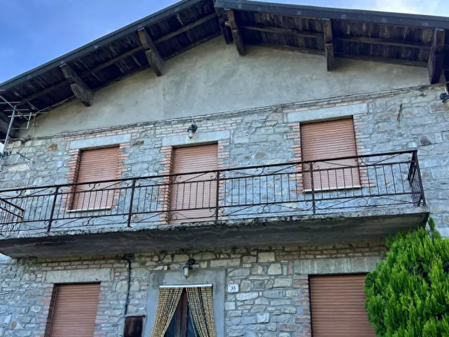 Immagine 1 di Villa in vendita  in Strada del Groppo Sovrano a Monchio Delle Corti