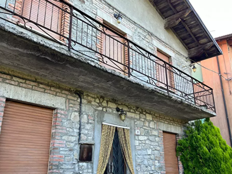Immagine 2 di Villa in vendita  in Strada del Groppo Sovrano a Monchio Delle Corti