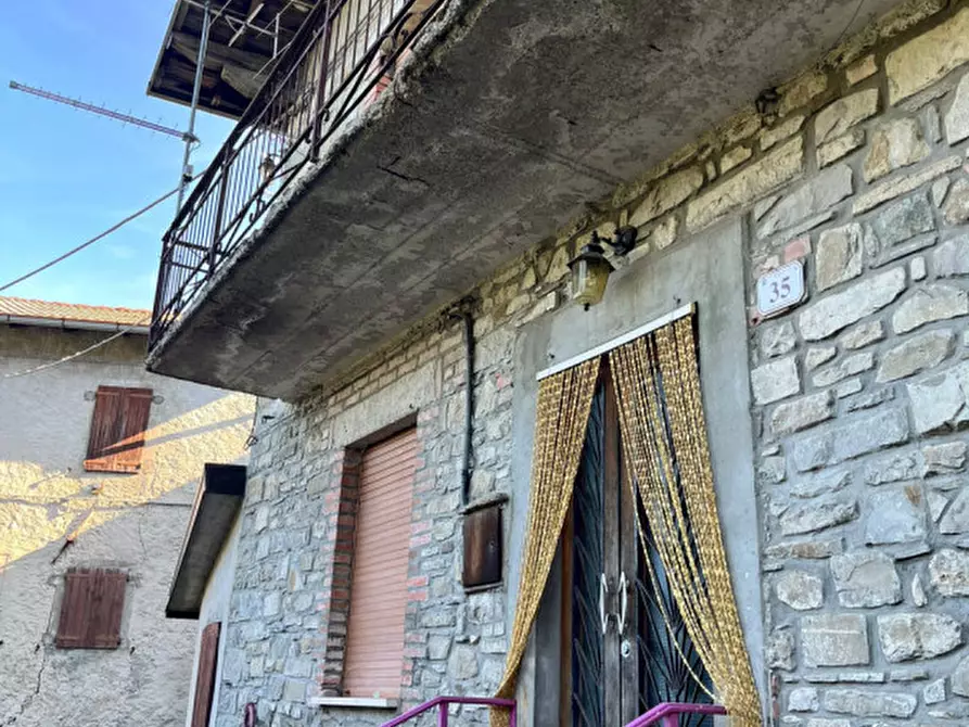 Immagine 3 di Villa in vendita  in Strada del Groppo Sovrano a Monchio Delle Corti