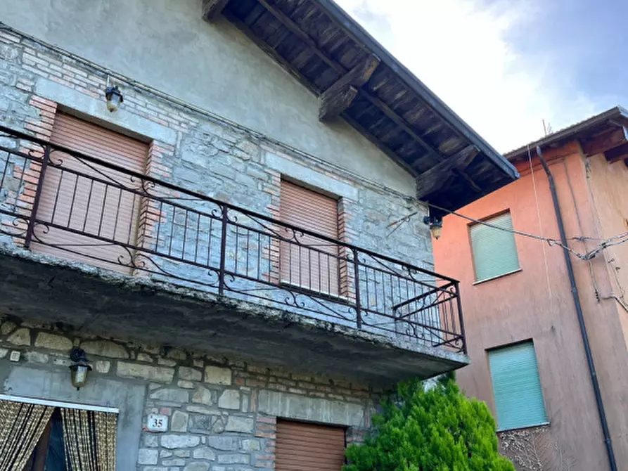 Immagine 4 di Villa in vendita  in Strada del Groppo Sovrano a Monchio Delle Corti