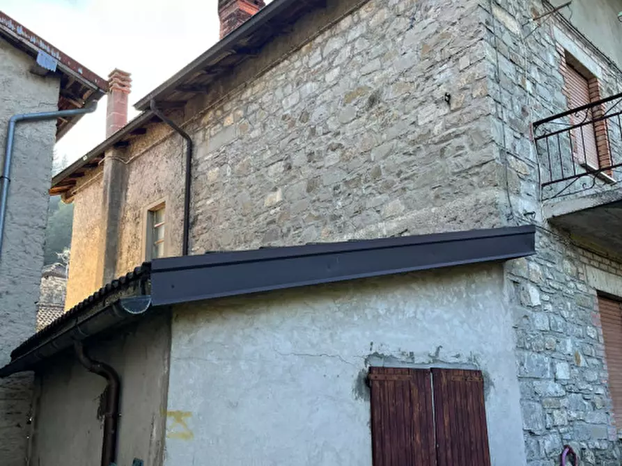 Immagine 5 di Villa in vendita  in Strada del Groppo Sovrano a Monchio Delle Corti