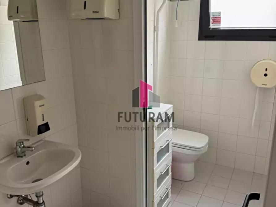 Immagine 7 di Capannone industriale in affitto  a Camisano Vicentino