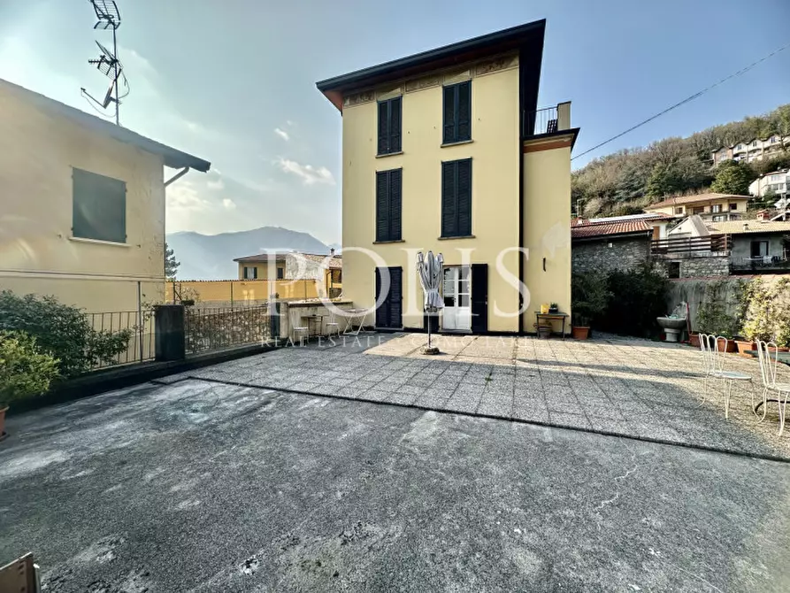 Immagine 2 di Villa in vendita  a Proserpio