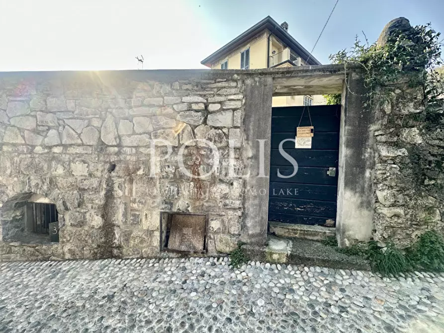 Immagine 8 di Villa in vendita  a Proserpio