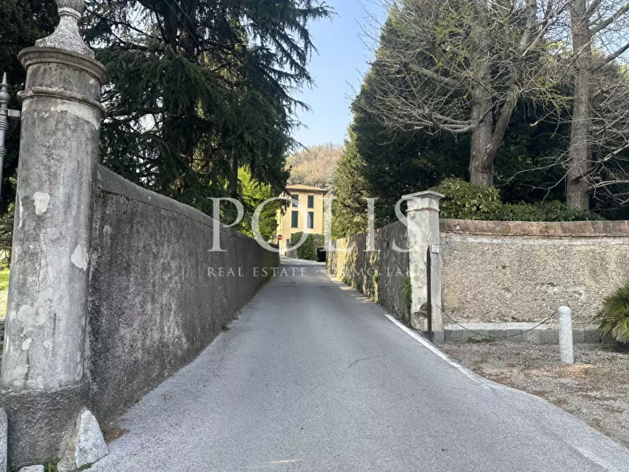 Immagine 9 di Villa in vendita  a Proserpio