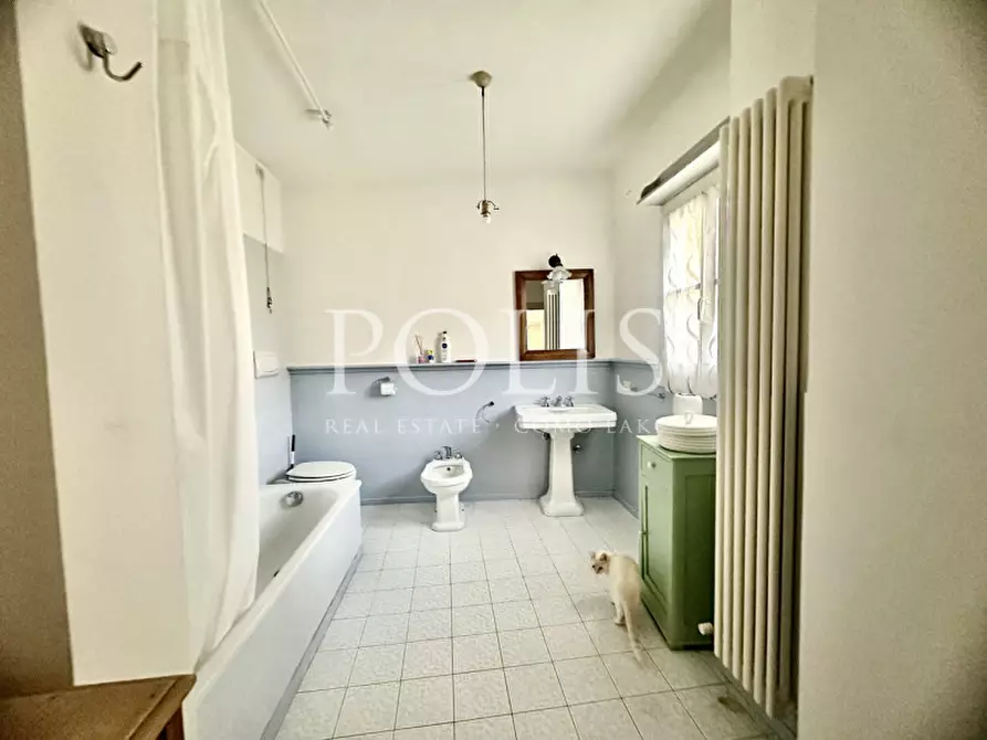 Immagine 23 di Villa in vendita  a Proserpio