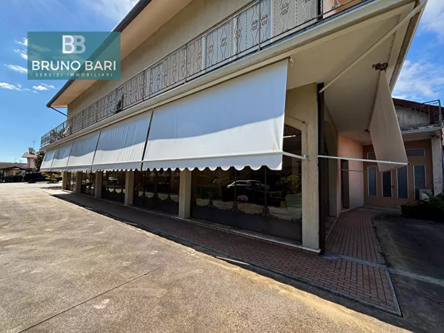 Immagine 2 di Negozio in affitto  a Roveredo In Piano