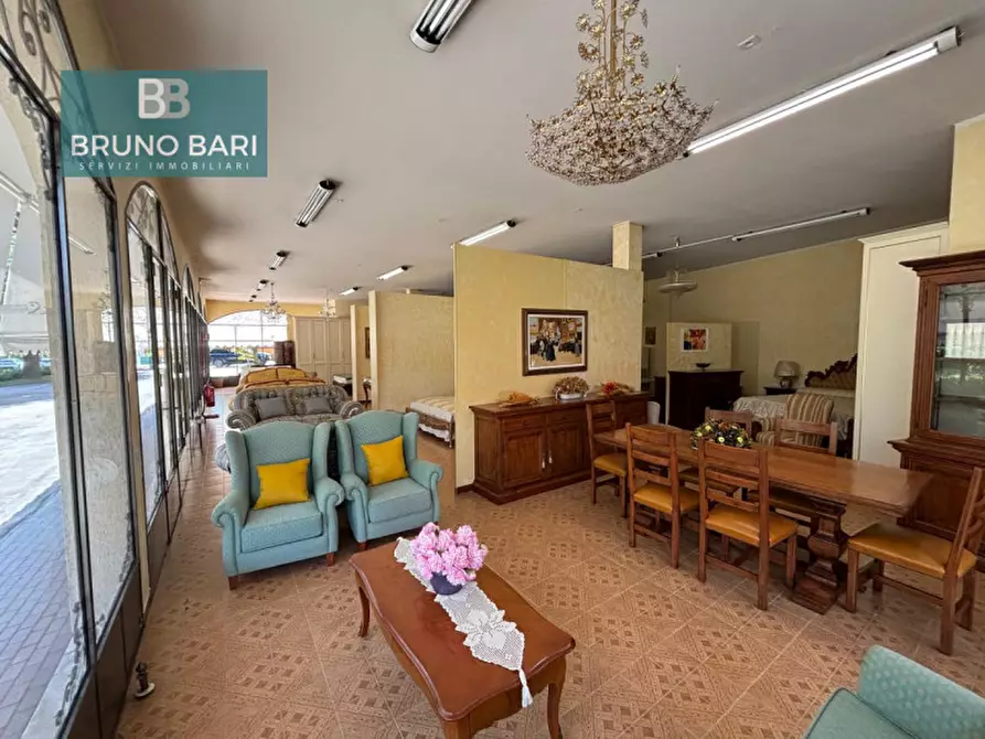 Immagine 4 di Negozio in affitto  a Roveredo In Piano