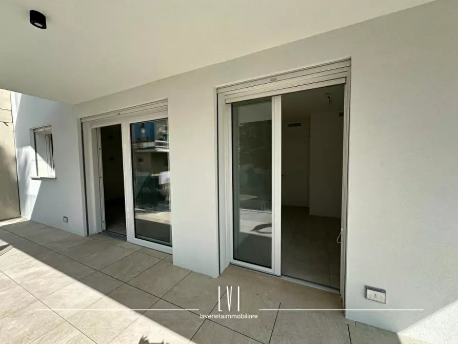Immagine 8 di Appartamento in vendita  in via bafile 17° accesso al mare a Jesolo