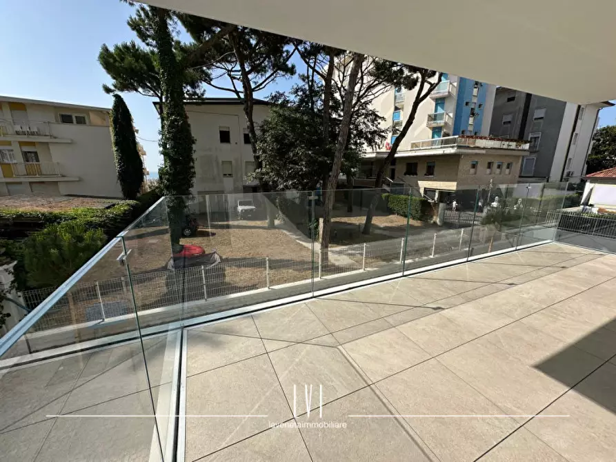 Immagine 9 di Appartamento in vendita  in via bafile 17° accesso al mare a Jesolo