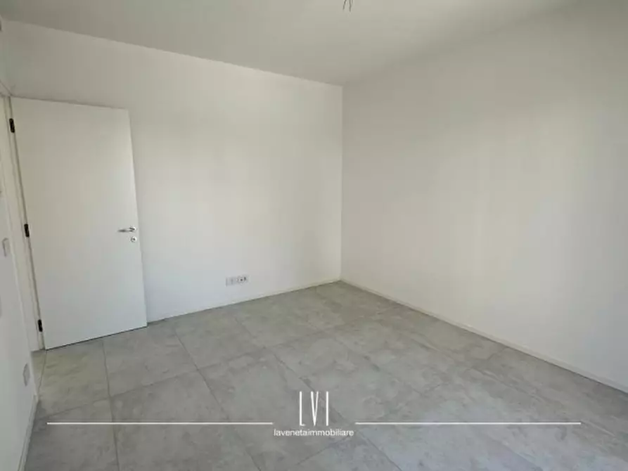 Immagine 14 di Appartamento in vendita  in via bafile 17° accesso al mare a Jesolo