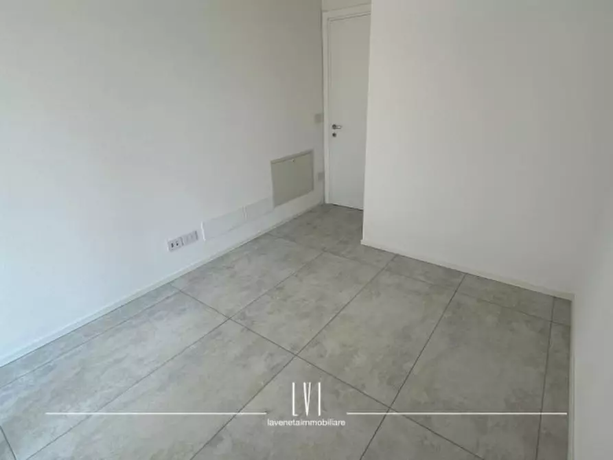 Immagine 18 di Appartamento in vendita  in via bafile 17° accesso al mare a Jesolo