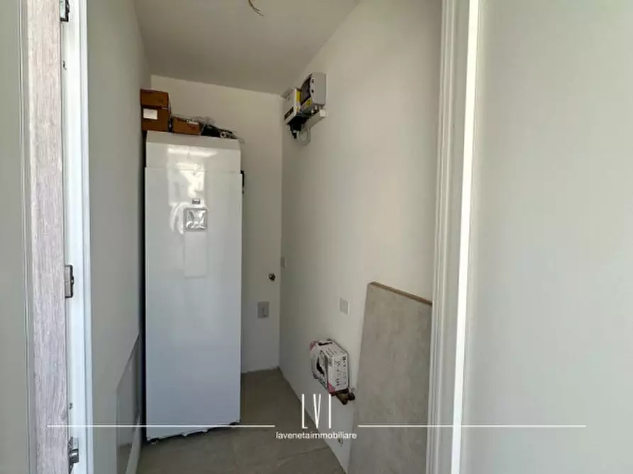 Immagine 21 di Appartamento in vendita  in via bafile 17° accesso al mare a Jesolo