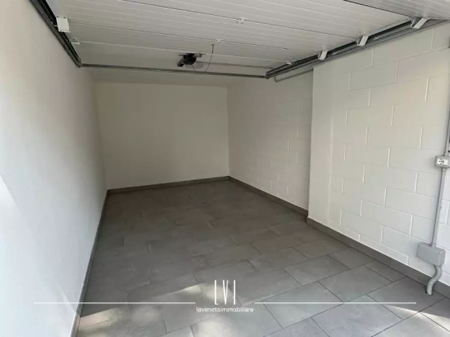 Immagine 26 di Appartamento in vendita  in via bafile 17° accesso al mare a Jesolo