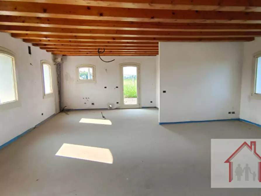 Immagine 8 di Casa indipendente in vendita  a Susegana