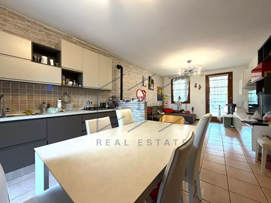 Immagine 9 di Casa bifamiliare in vendita  a Motta Di Livenza