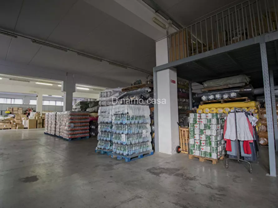 Immagine 1 di Magazzino in vendita  in Via Lombarda a Carmignano