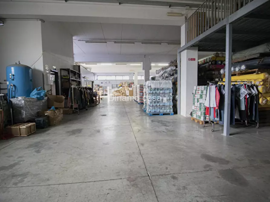 Immagine 4 di Magazzino in vendita  in Via Lombarda a Carmignano