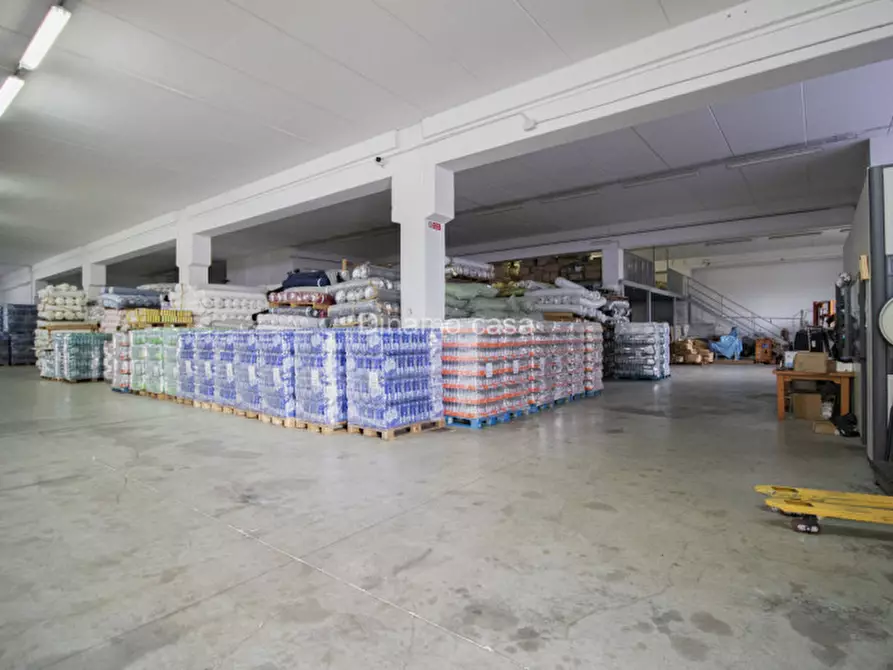 Immagine 5 di Magazzino in vendita  in Via Lombarda a Carmignano