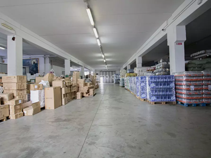 Immagine 11 di Magazzino in vendita  in Via Lombarda a Carmignano