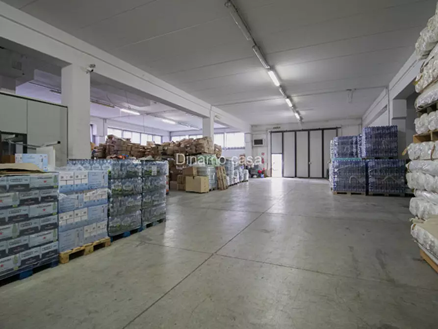 Immagine 15 di Magazzino in vendita  in Via Lombarda a Carmignano