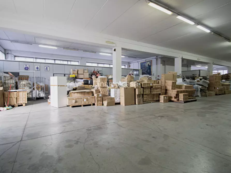 Immagine 16 di Magazzino in vendita  in Via Lombarda a Carmignano