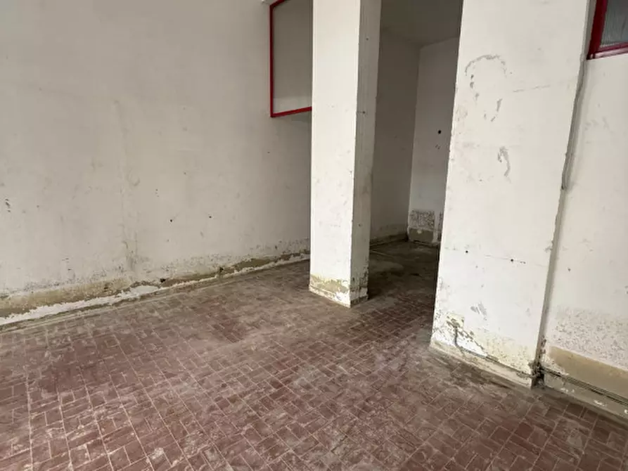 Immagine 2 di Negozio in vendita  in Via Andrea Costa a Senigallia