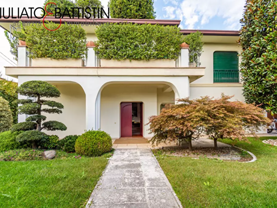 Immagine 1 di Villa in vendita  in Via Legione Antonini a Vicenza