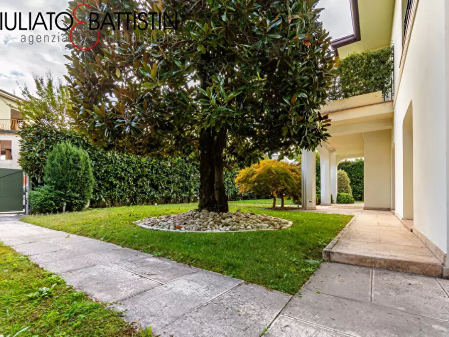 Immagine 11 di Villa in vendita  in Via Legione Antonini a Vicenza