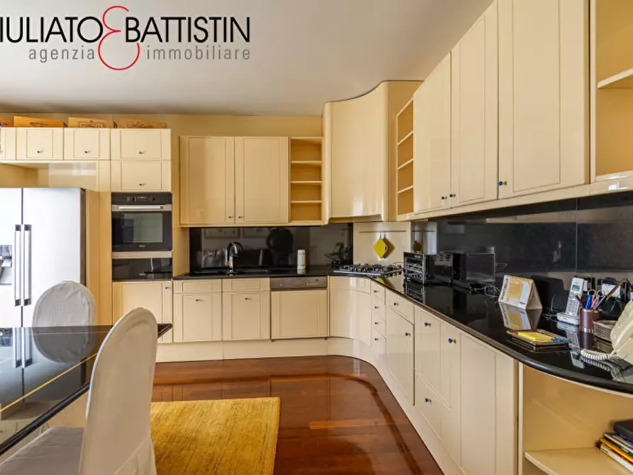 Immagine 27 di Villa in vendita  in Via Legione Antonini a Vicenza