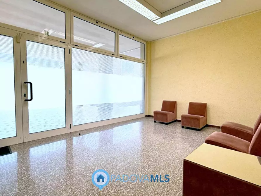 Immagine 2 di Negozio in vendita  in Via Giovanni Duprè a Padova