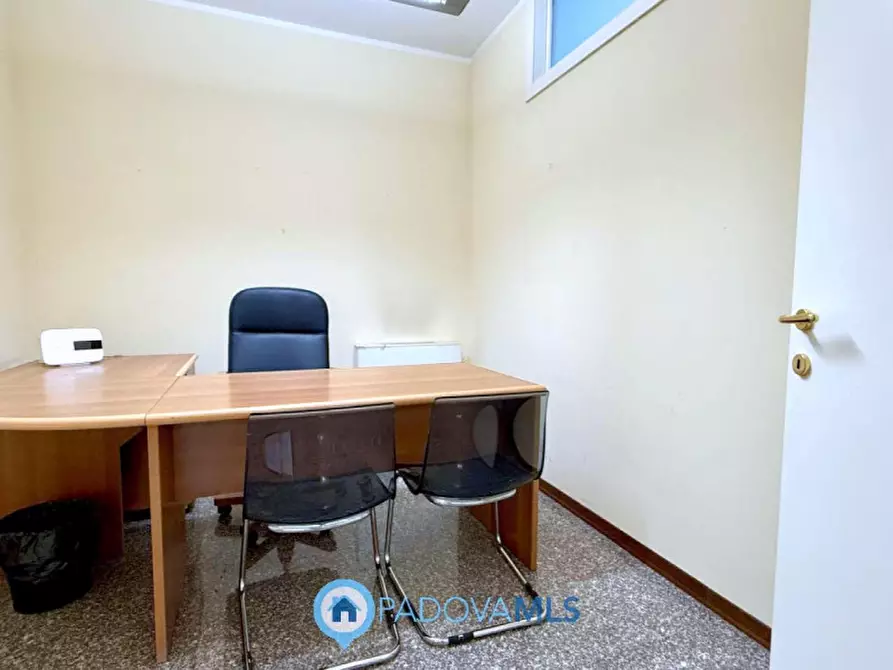 Immagine 8 di Negozio in vendita  in Via Giovanni Duprè a Padova