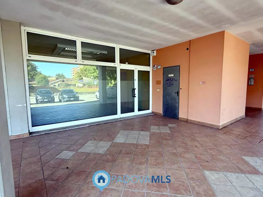 Immagine 13 di Negozio in vendita  in Via Giovanni Duprè a Padova