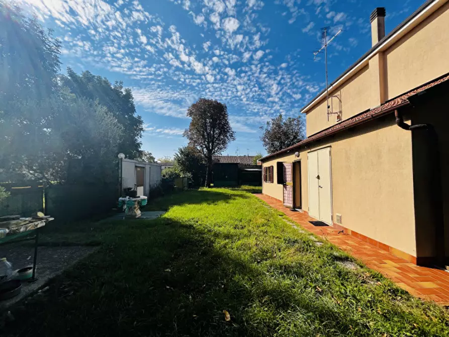 Immagine 6 di Casa indipendente in vendita  in via del lavoro a Budrio