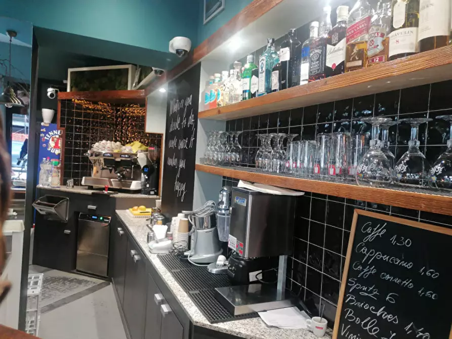 Immagine 2 di Attività commerciale in vendita  in via 25 aprile n.175 a Rovato