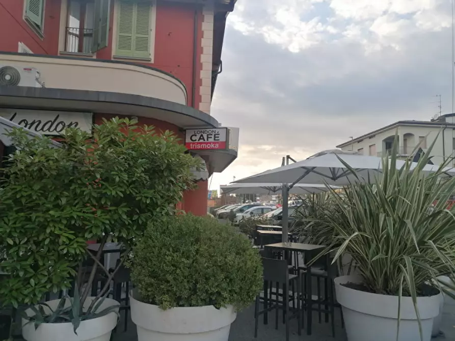 Immagine 2 di Negozio in vendita  in via 25 aprile n.175 a Rovato