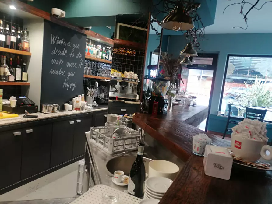 Immagine 7 di Negozio in vendita  in via 25 aprile n.175 a Rovato