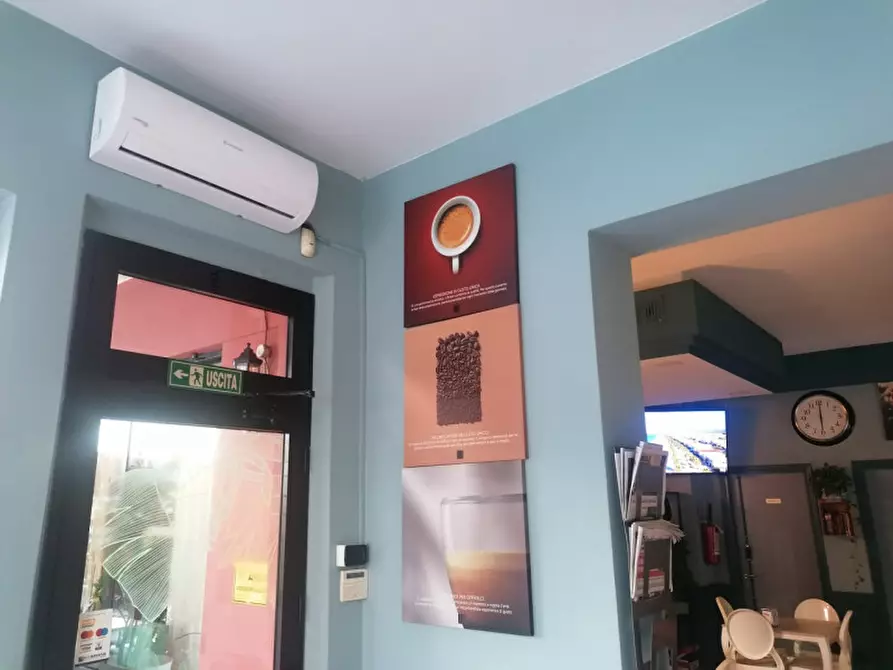 Immagine 8 di Negozio in vendita  in via 25 aprile n.175 a Rovato